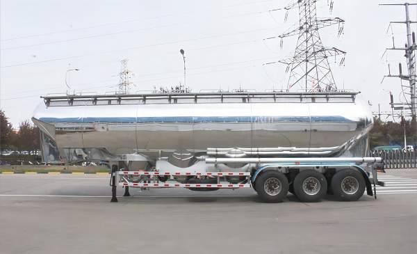 鋁合金立式粉罐半掛車的優(yōu)勢(shì)都有哪些？