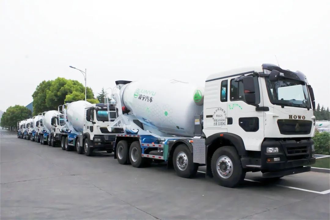 繁花似錦春暖陽(yáng)，凌宇攪拌發(fā)車忙！