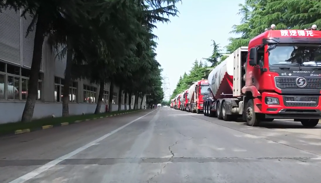 大單!100臺(tái)#粉罐半掛車 陸續(xù)發(fā)車，震撼#航拍